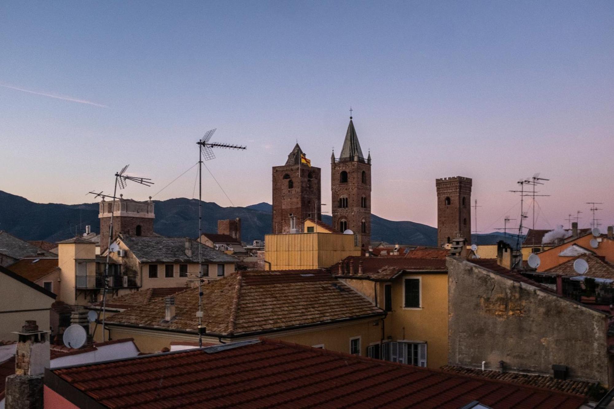 Palazzo Oddo Rental Rooms Albenga Luaran gambar